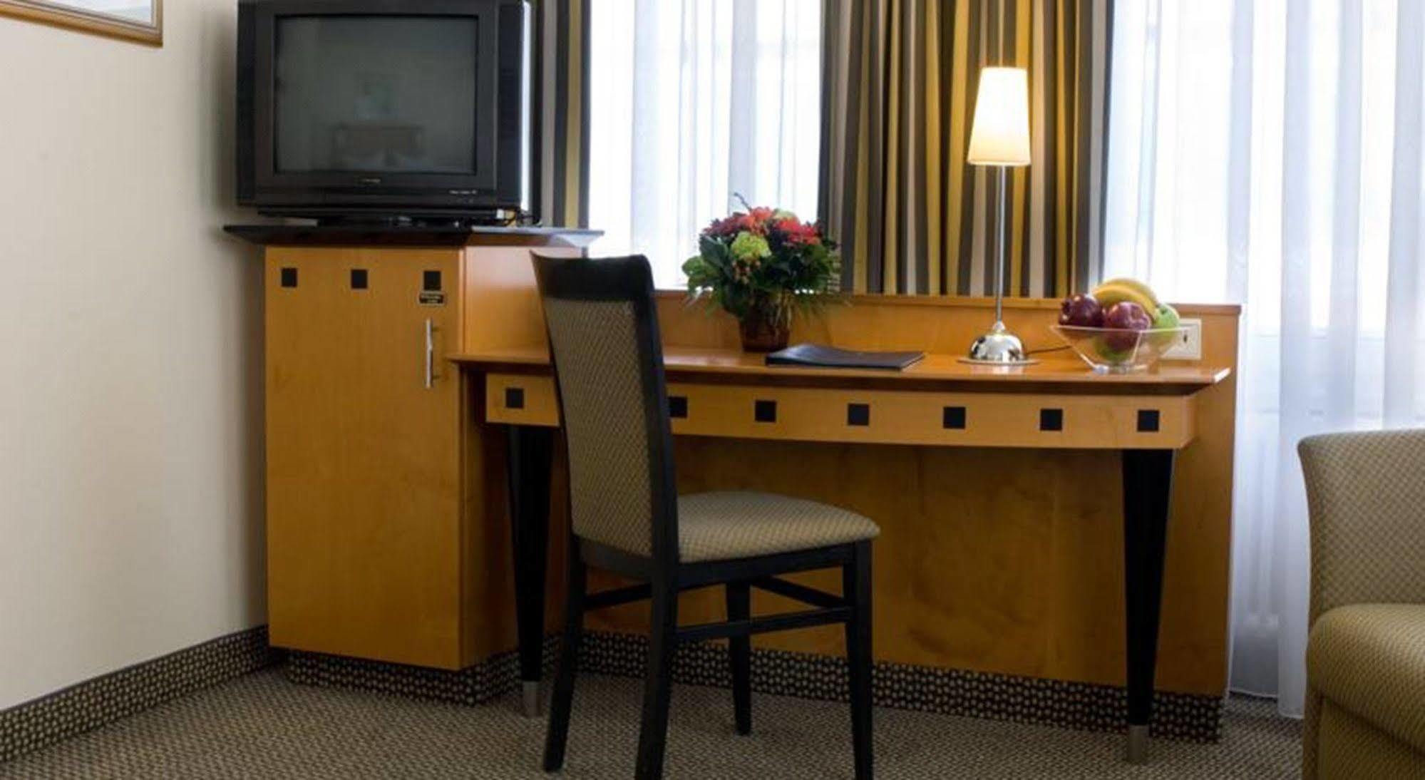 โฮเต็ล อัลท์ เทมเปิดฮอฟ Hotel เบอร์ลิน ภายนอก รูปภาพ